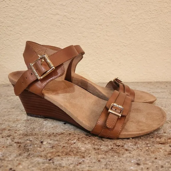 Vionic Laurie Brown Wedge Leather Sandals, Sz 7