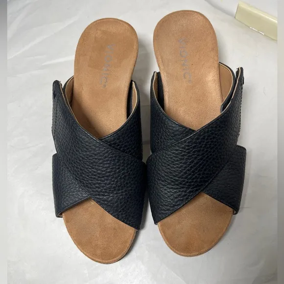 Vionic Leticia Black Pebbled Leather Wedge Sandals, size 6.5 EUC