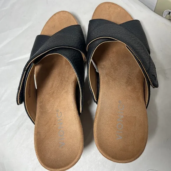 Vionic Leticia Black Pebbled Leather Wedge Sandals, size 6.5 EUC