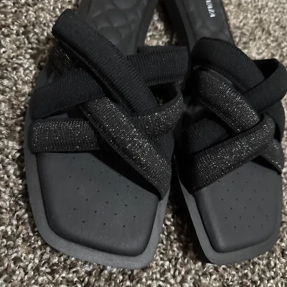 VIVAIA Pillow Top Slide Strappy Sandals Quilted Cross (Mayara) 38.5 black NWOB