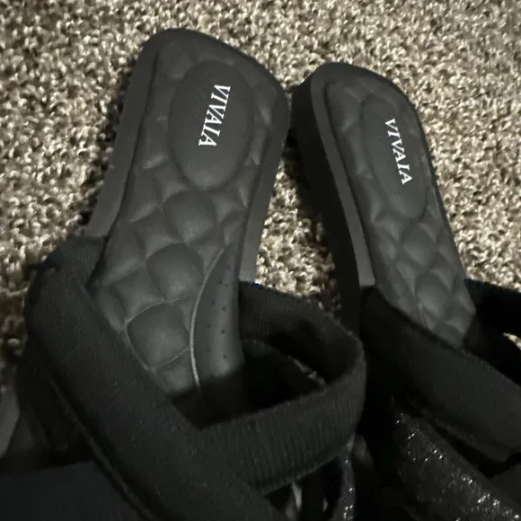 VIVAIA Pillow Top Slide Strappy Sandals Quilted Cross (Mayara) 38.5 black NWOB