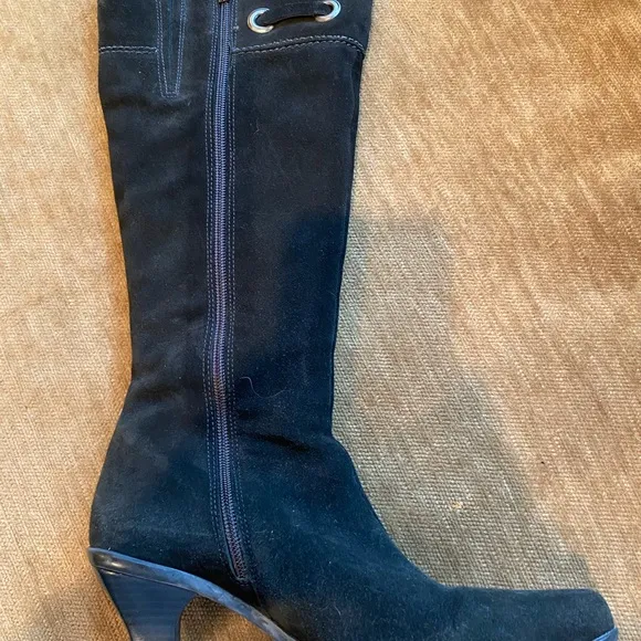 Waterproof La Canadienne fleece lined black suede boots