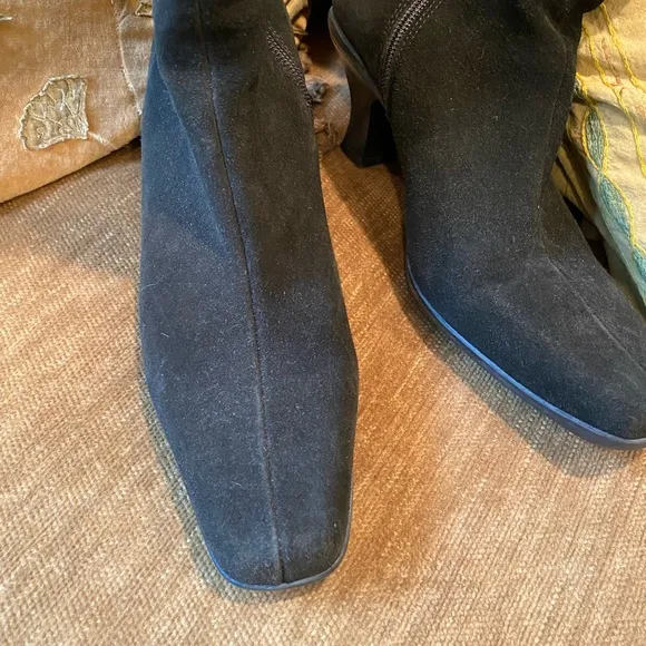 Waterproof La Canadienne fleece lined black suede boots