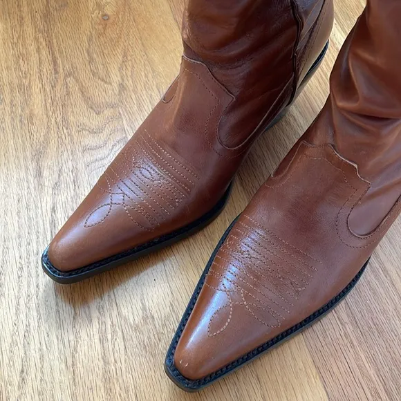 Wild Pair Womens Embroidered Pointed Toe Cowboy Western Boots - size 7.5B
