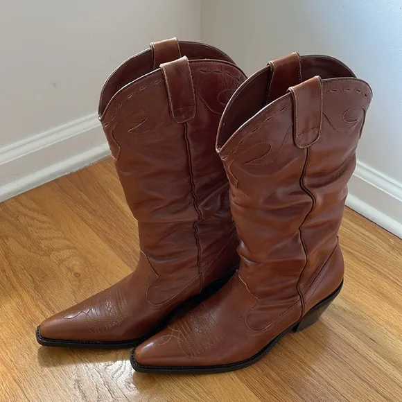 Wild Pair Womens Embroidered Pointed Toe Cowboy Western Boots - size 7.5B