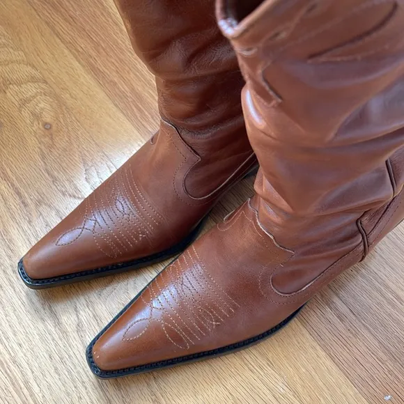 Wild Pair Womens Embroidered Pointed Toe Cowboy Western Boots - size 7.5B