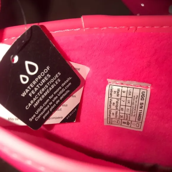 Women’s 9 UGG Super Coral Bright Pink Classic Brellah Mini Waterproof Boots NEW