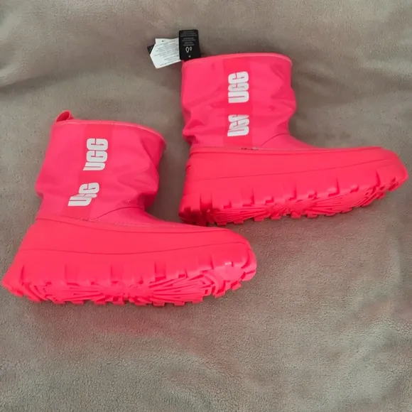 Women’s 9 UGG Super Coral Bright Pink Classic Brellah Mini Waterproof Boots NEW