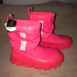 Women’s 9 UGG Super Coral Bright Pink Classic Brellah Mini Waterproof Boots NEW