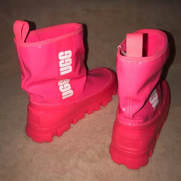 Women’s 9 UGG Super Coral Bright Pink Classic Brellah Mini Waterproof Boots NEW