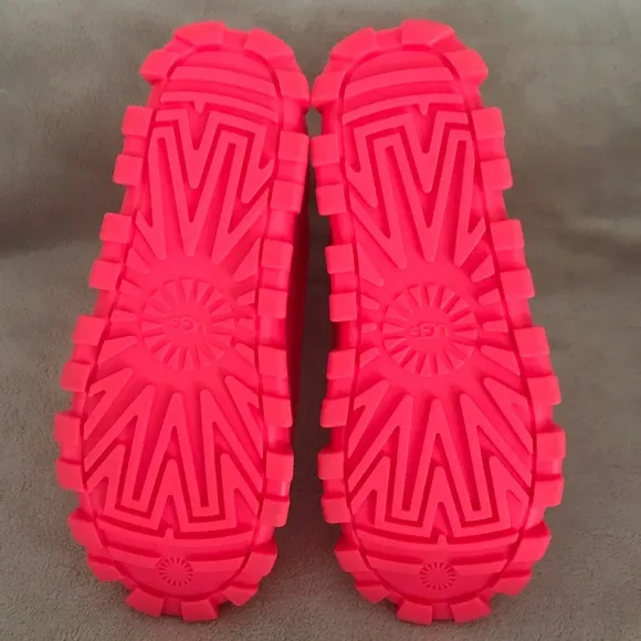 Women’s 9 UGG Super Coral Bright Pink Classic Brellah Mini Waterproof Boots NEW