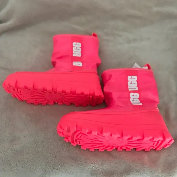 Women’s 9 UGG Super Coral Bright Pink Classic Brellah Mini Waterproof Boots NEW