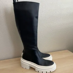 Women's Black Arlene Boots Chunky Lug Sole Size EU 38/US7.5