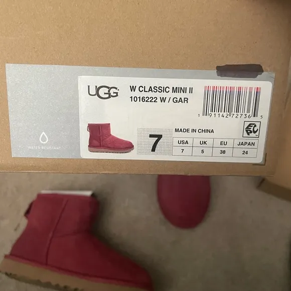 Women's Classic Mini II Suede Sheepskin Ankle Boots size 7