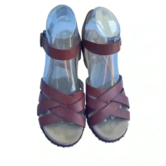 WOMEN’S DANSKO TRU  SANDALS•SIZE 39/US 8.5-9•MEDIUM BROWN•GREAT CONDITION•