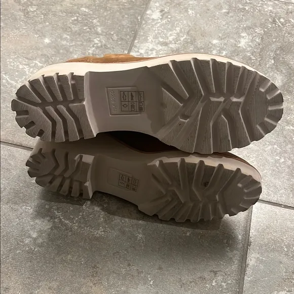 Women’s Dolce Vita Huey Tan Waterproof Boots Size 8.5