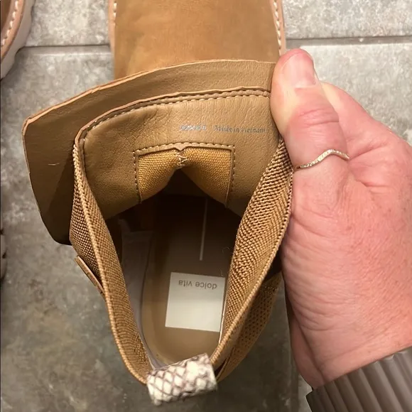 Women’s Dolce Vita Huey Tan Waterproof Boots Size 8.5
