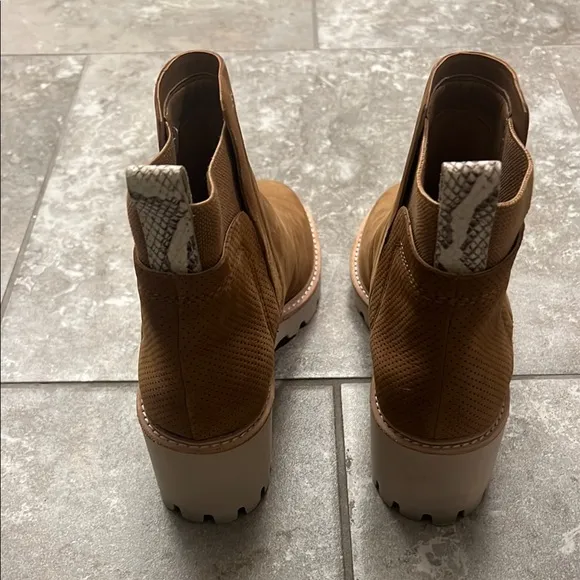 Women’s Dolce Vita Huey Tan Waterproof Boots Size 8.5