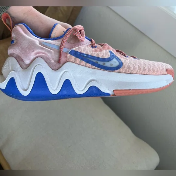 Womens NEW Nike Gianni Immortality Basketball Sneakers Size 10