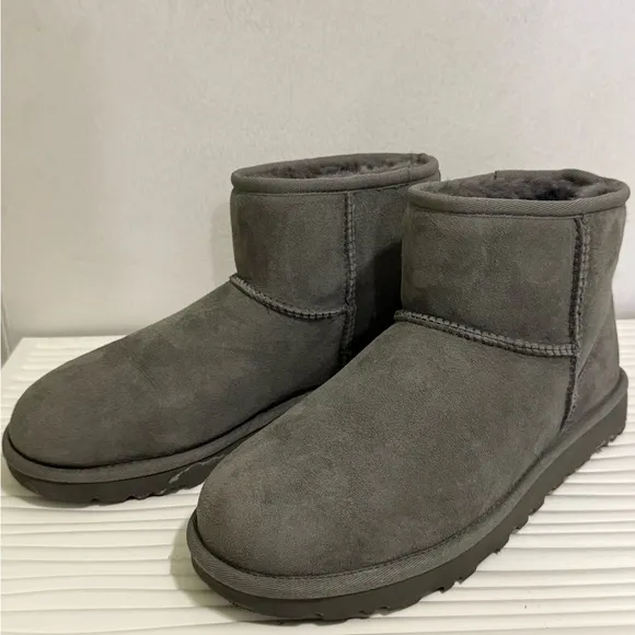 WOMEN'S UGG CLASSIC ULTRA MINI BOOTS