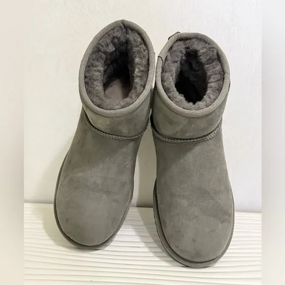 WOMEN'S UGG CLASSIC ULTRA MINI BOOTS