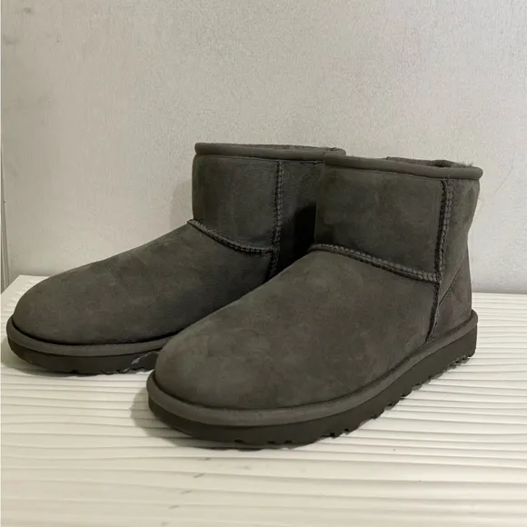 WOMEN'S UGG CLASSIC ULTRA MINI BOOTS