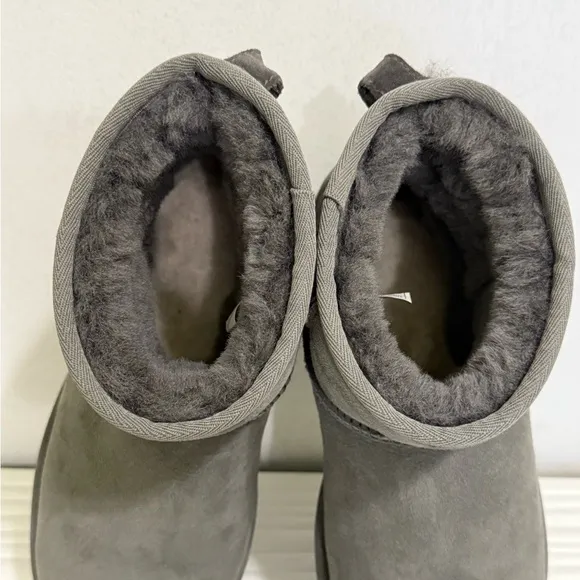 WOMEN'S UGG CLASSIC ULTRA MINI BOOTS