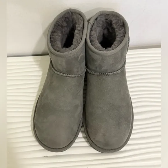 WOMEN'S UGG CLASSIC ULTRA MINI BOOTS