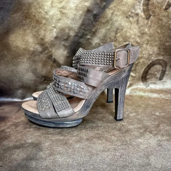 Y2k costal avant garde gray and silver studded leather sandals size 8