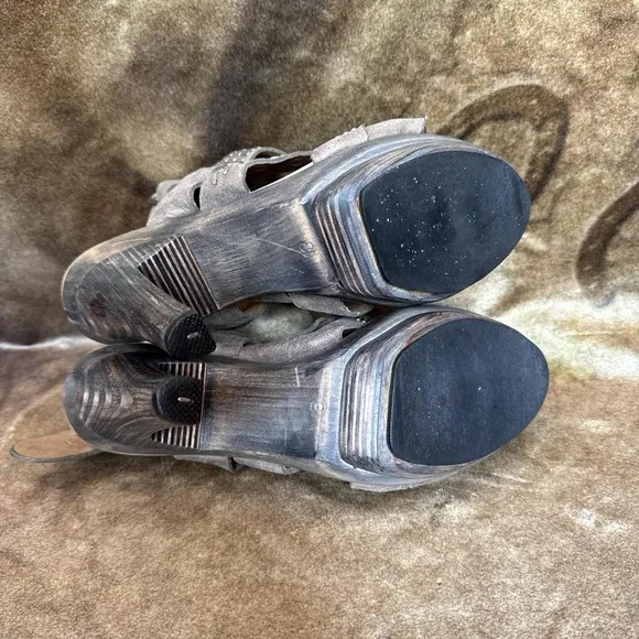 Y2k costal avant garde gray and silver studded leather sandals size 8