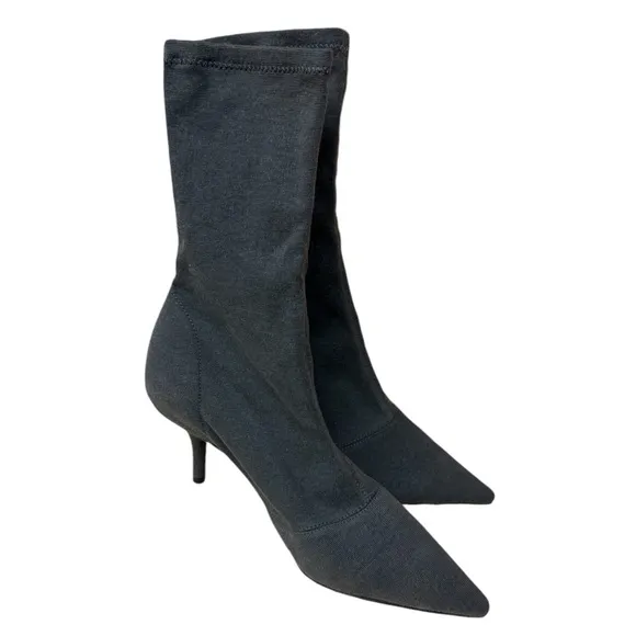 Yeezy Canvas Sock Boots stiletto heel and a pointed toe dark gray Size 38 size 8