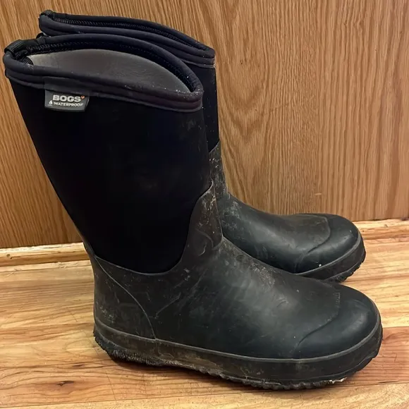 Youth Bogs kids size 6 Classic black waterproof slip on -30 degrees warm boots