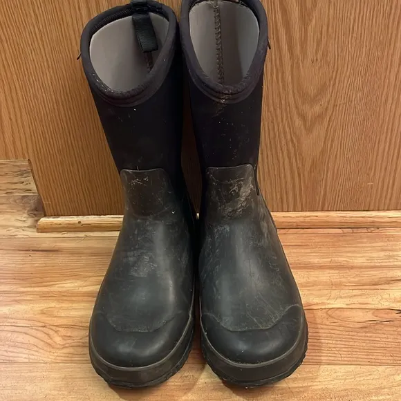 Youth Bogs kids size 6 Classic black waterproof slip on -30 degrees warm boots