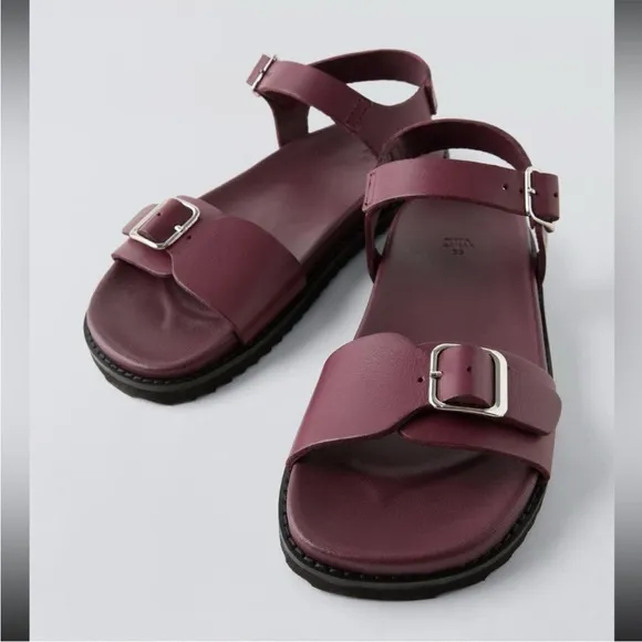Zara kids, Maroon, leather sandals with buckle, size 2.5 ( 8.5 inches )