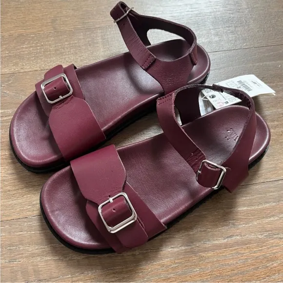 Zara kids, Maroon, leather sandals with buckle, size 2.5 ( 8.5 inches )