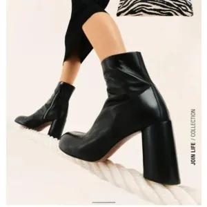 ZARA Leather Heeled Round Toe Ankle Boots Booties Classic Women's Size 40 Black