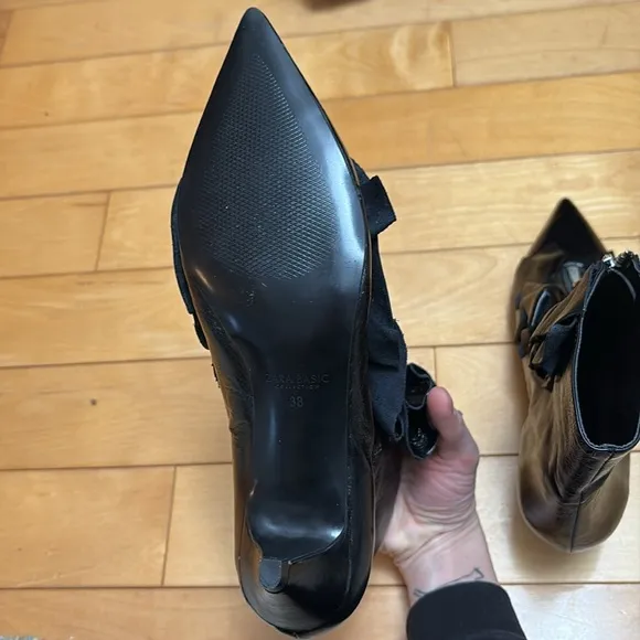 ZARA patent leather kitten heel pointed toe booties with front zipper &amp; ruffles!