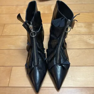 ZARA patent leather kitten heel pointed toe booties with front zipper &amp; ruffles!