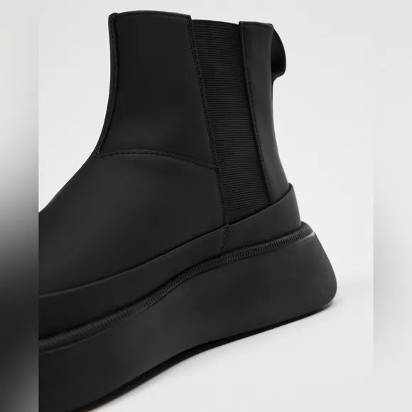 ZARA WEIGHTLESS WATERPROOF RUBBERIZED THICK PLATFORM SOLE ANKLE BOOTS EU 40 US 7