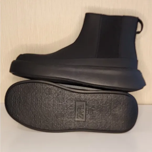 ZARA WEIGHTLESS WATERPROOF RUBBERIZED THICK PLATFORM SOLE ANKLE BOOTS EU 40 US 7