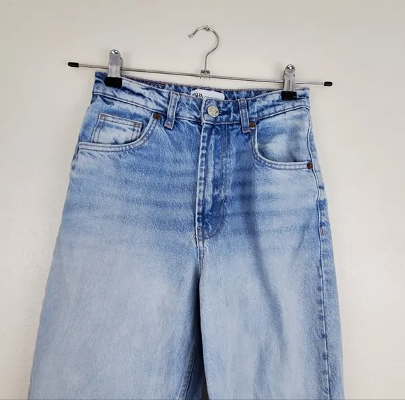 Zara Women's Light Wash Ripped Baggy Jeans High-Waisted Wide Leg Size 2