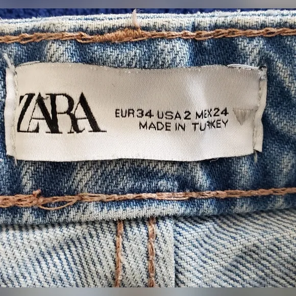 Zara Women's Light Wash Ripped Baggy Jeans High-Waisted Wide Leg Size 2